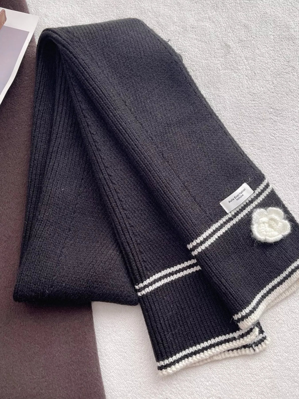 Camellia Contrast Trim Knitted Scarf